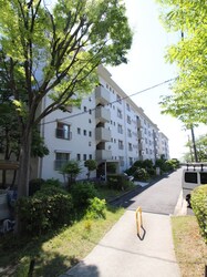 鶴山台第２住宅７号棟（１０１）の物件外観写真